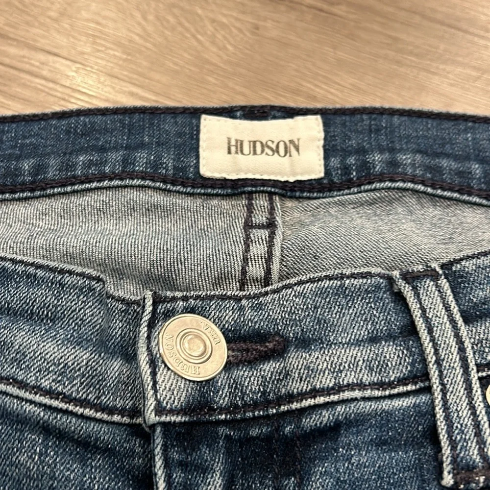 HUDSON | Amelia Rolled Cuffed Knee Short Bermuda Denim Jeans